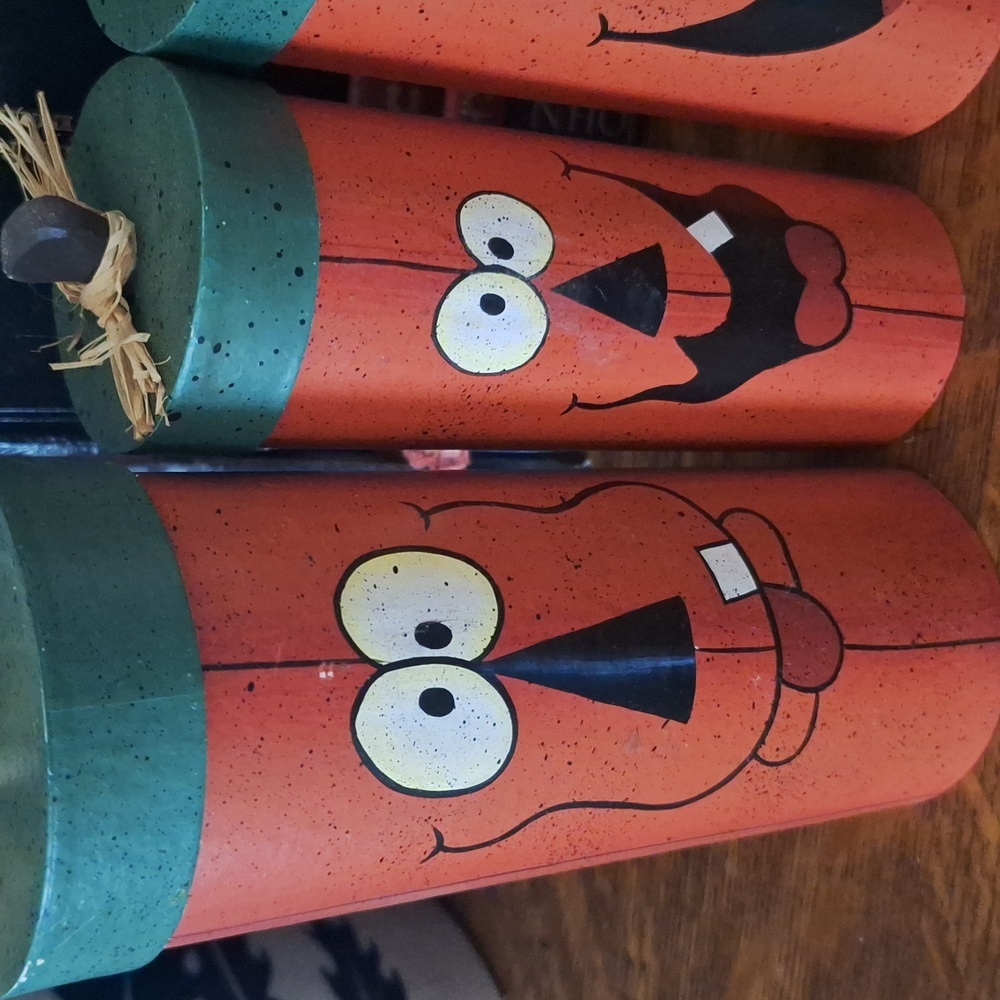 Lot Of 4 Holloween folk art painted treat containers - Picture 2 of 8